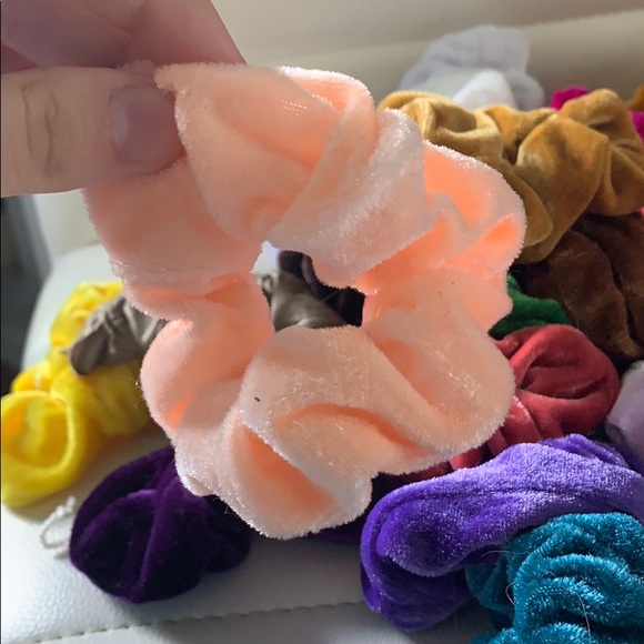 SET OF 5 SCRUNCHIES- choose your colors - Picture 4 of 6